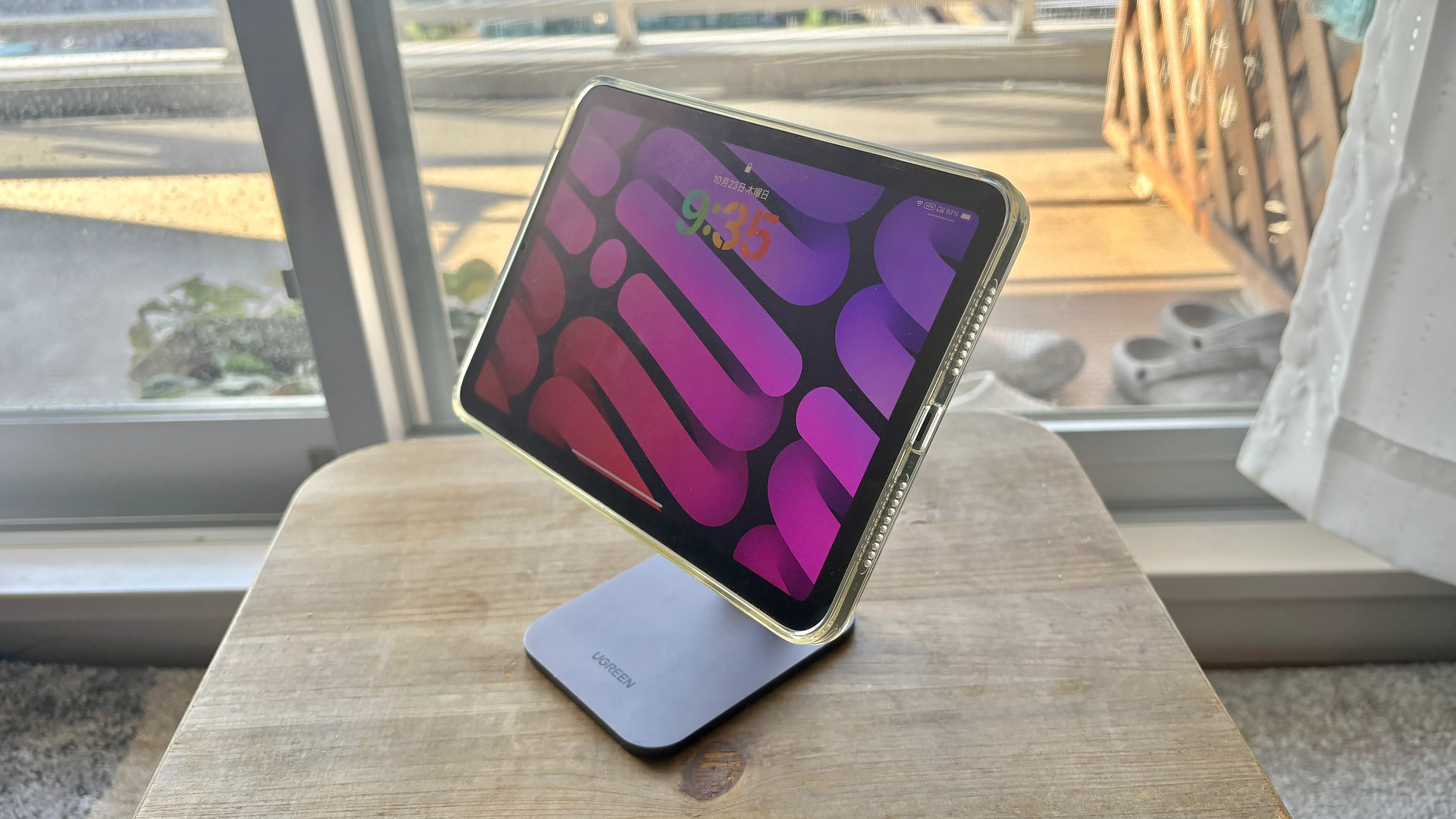 スタンドに取り付けたiPad mini